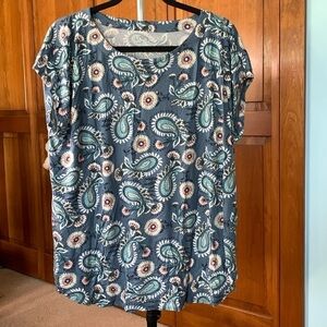 Beautiful Loft Outlet Paisley Tshirt Size Large EUC